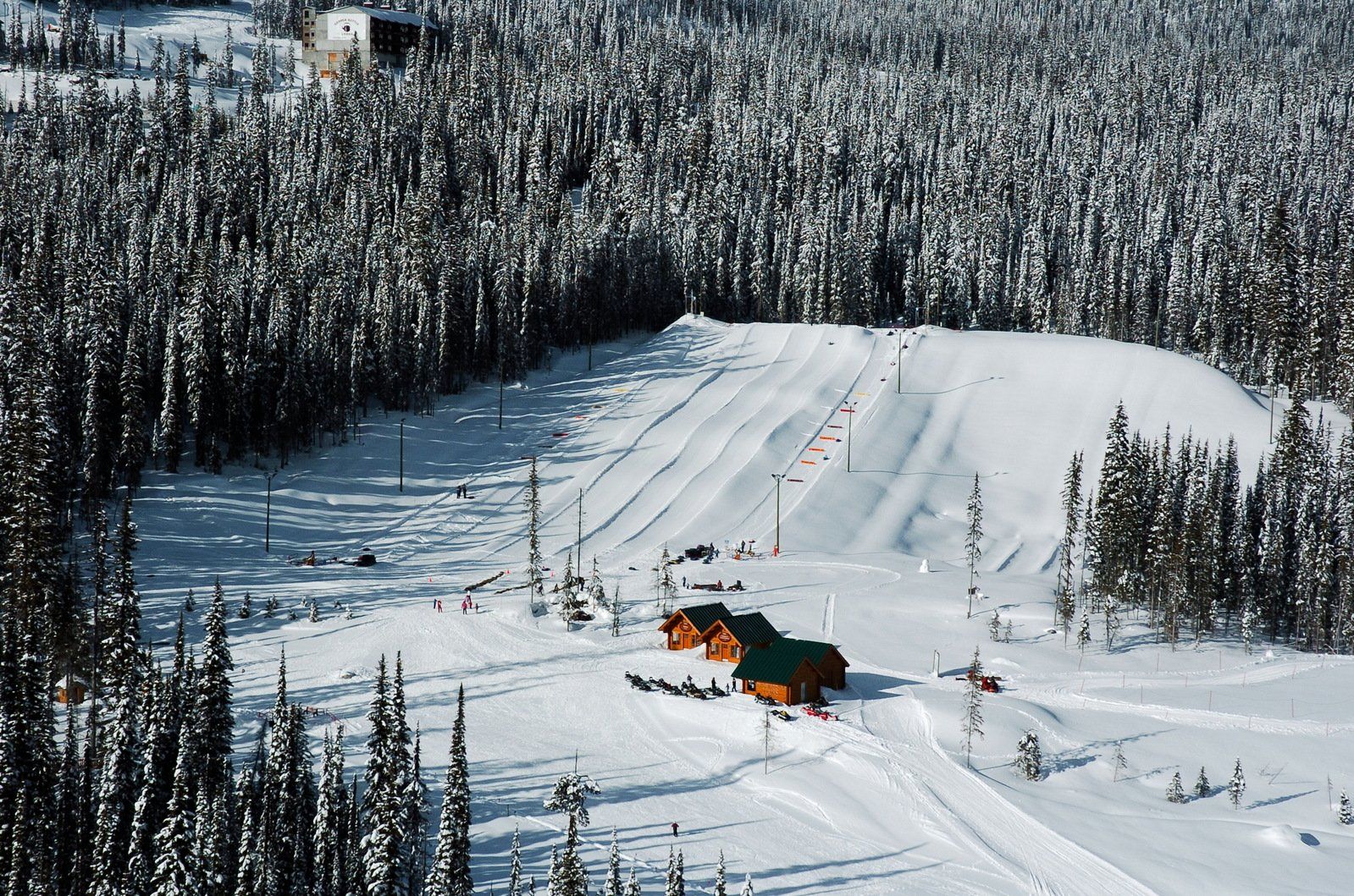 แนะนำสถานที่เล่นสกีทั่วทุกมุมโลก